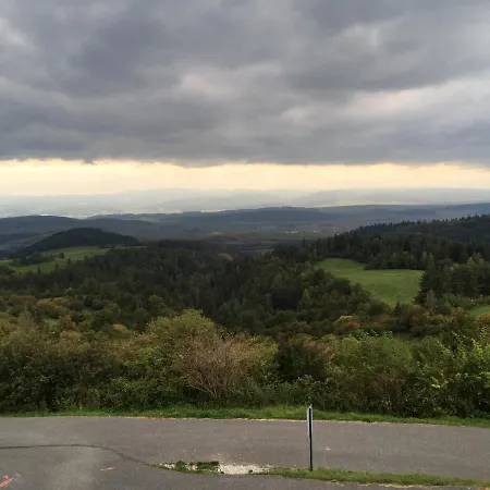 Lipa بيت خشبي