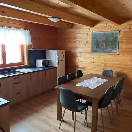 Lipa بيت خشبي